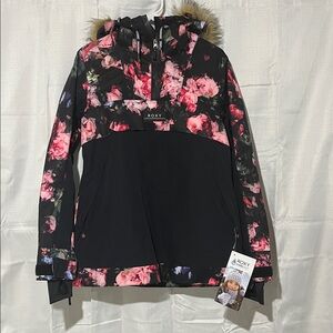 Roxy Shelter Insulated Pullover brand new size medium.